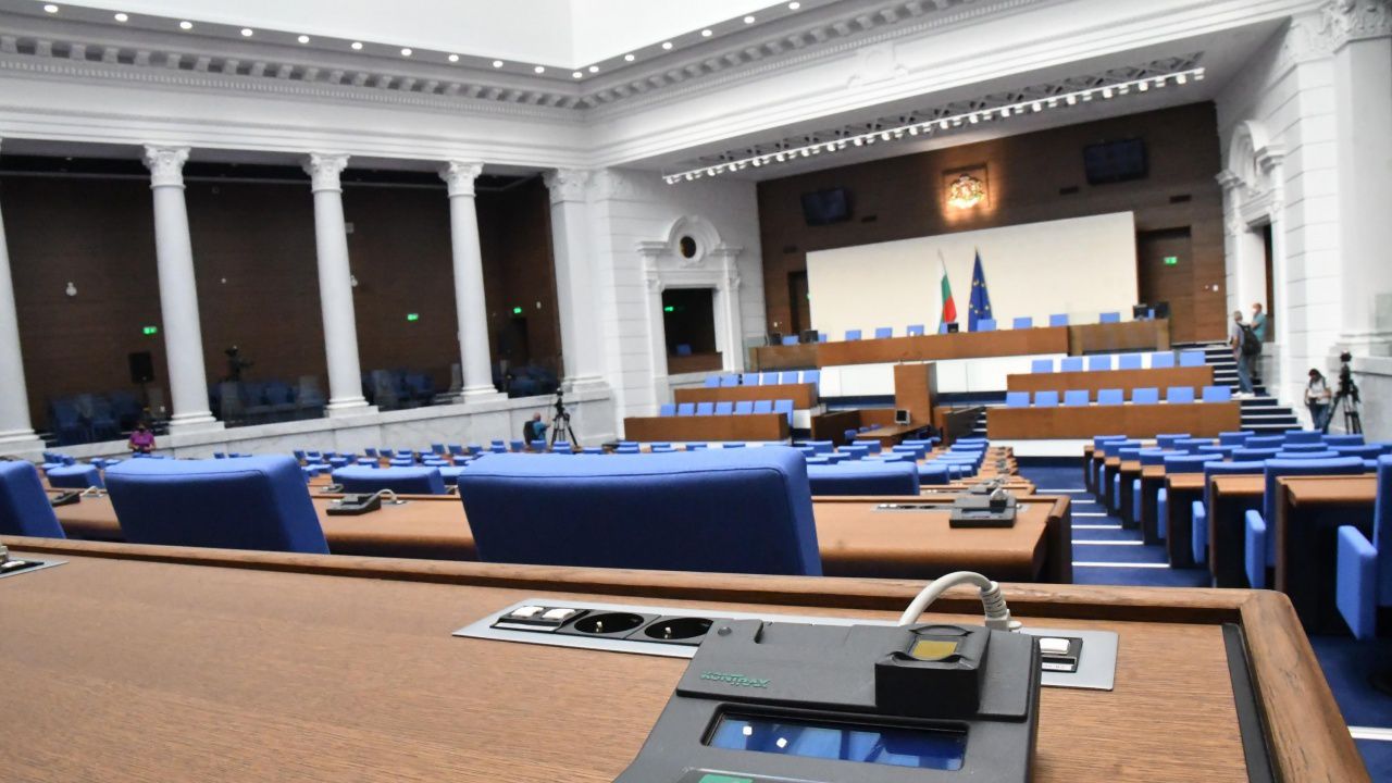 Водещите новини! Политически скандали и неочаквани решения