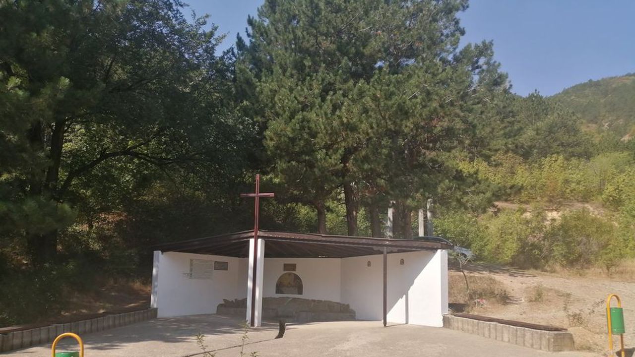 Обновиха емблематичната за Сливен Кръстова чешма