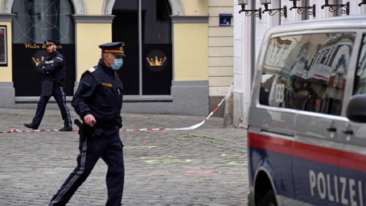 Боян Чуков: Проблемът на Европа е, че пусна огромни тълпи от джихадисти