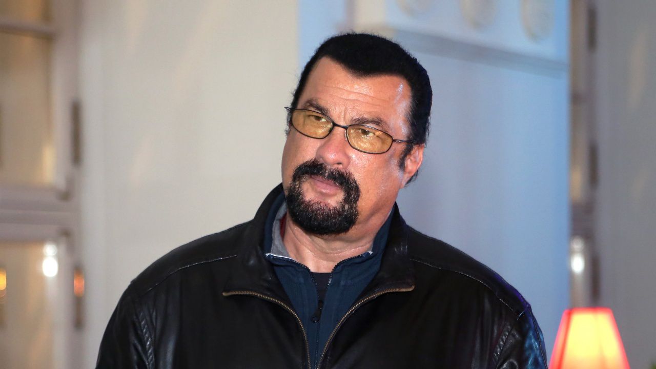 Стивън Сегал стана партиен член в Русия
