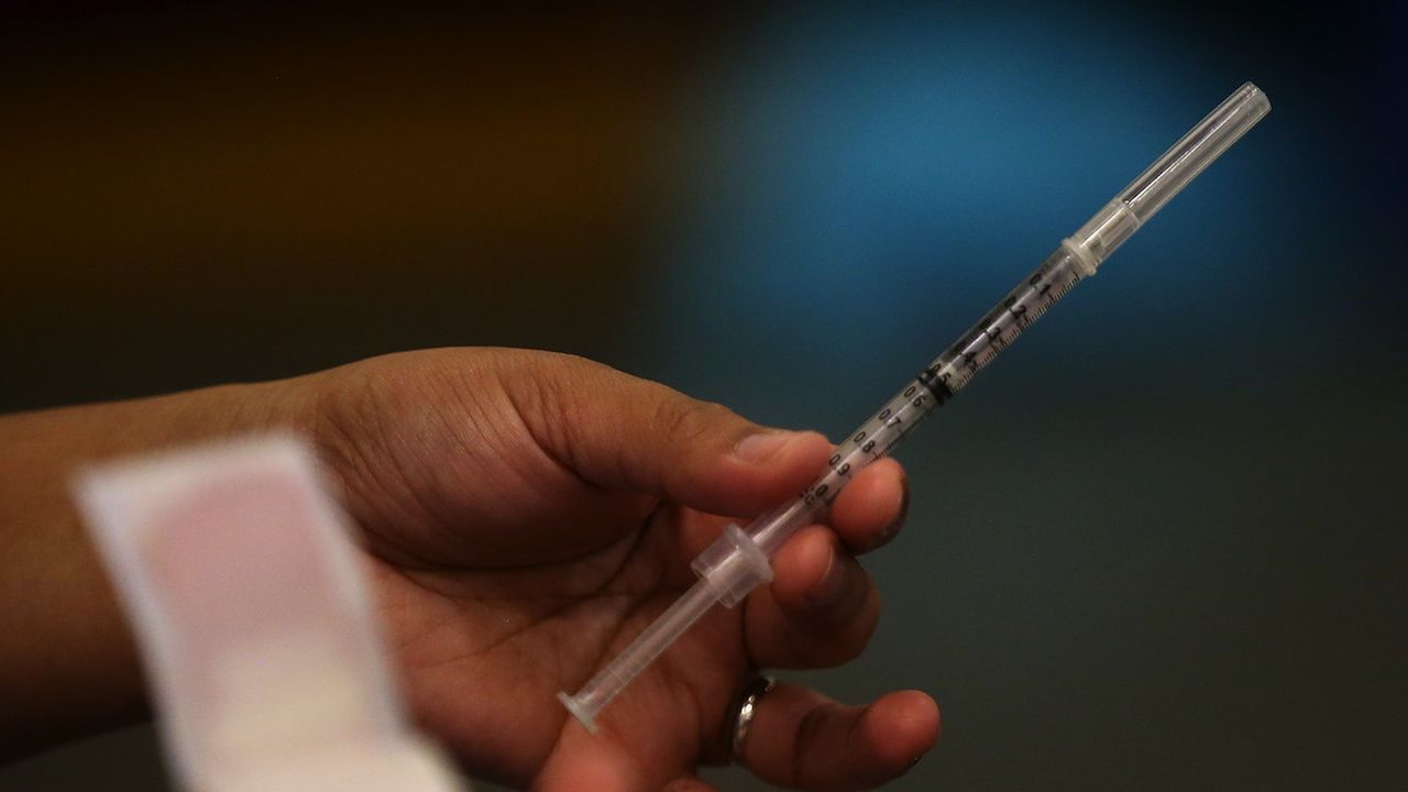 Учен: Руската ваксина ЕпиВакКорона не е за хора