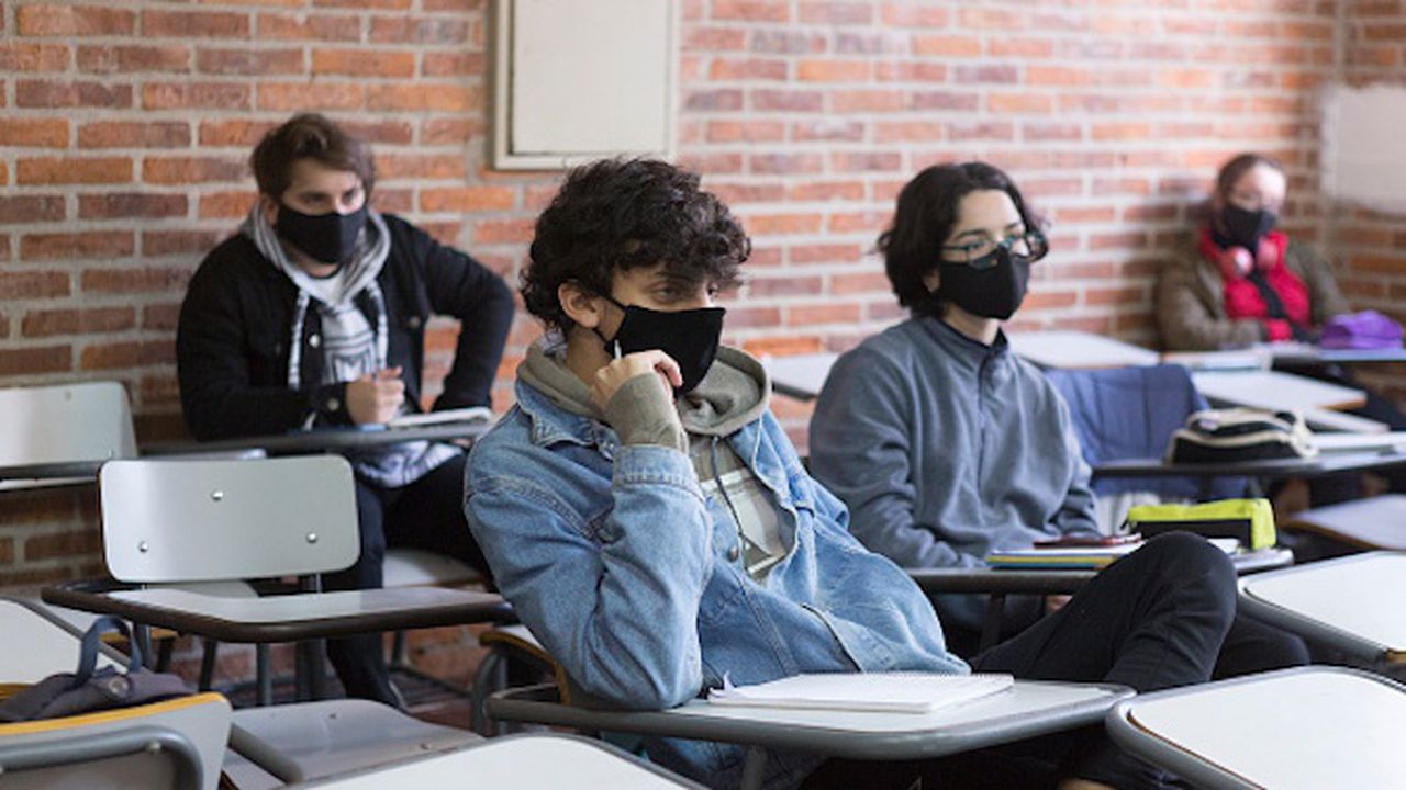 Трудно изпълнимо се оказва носенето на маски в час за децата от горните класове