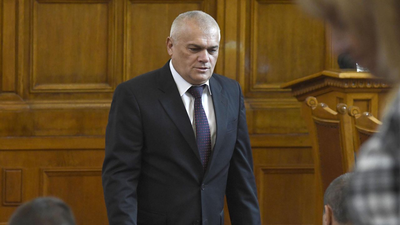 Бившият вътрешен министър Валентин Радев разкри ще мине ли вотът на недоверие