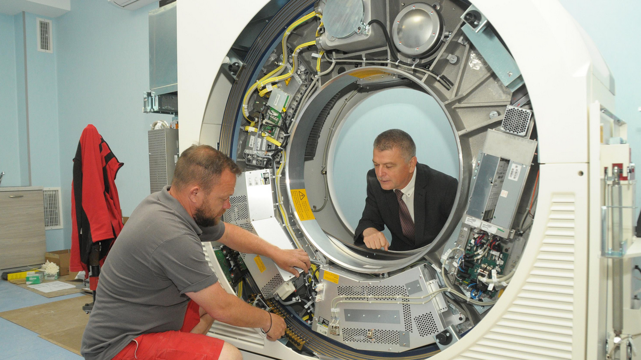 Оборудват с последно поколение медицинска апаратура онкологичен център в Бургас