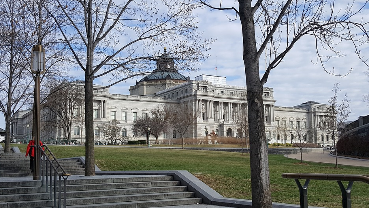 Вашингтон иска да защити сателитите си от руски или китайски атаки