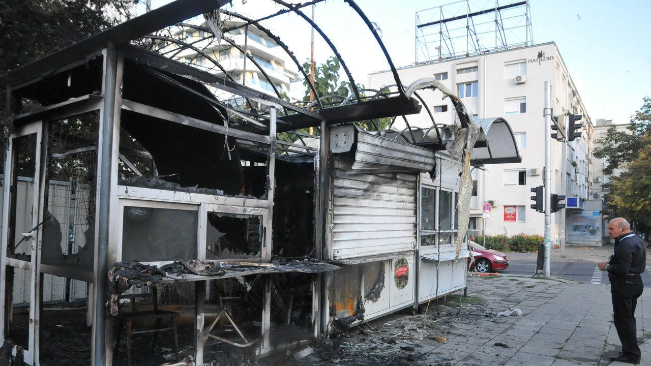 Пожар унищожи търговски павилиони в Бургас