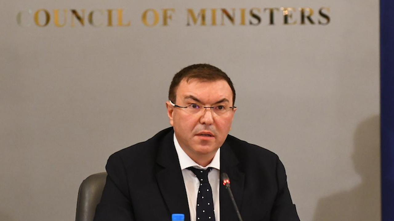 Министър Ангелов обяви имало ли е нарушение на плана за ваксиниране в Сандански