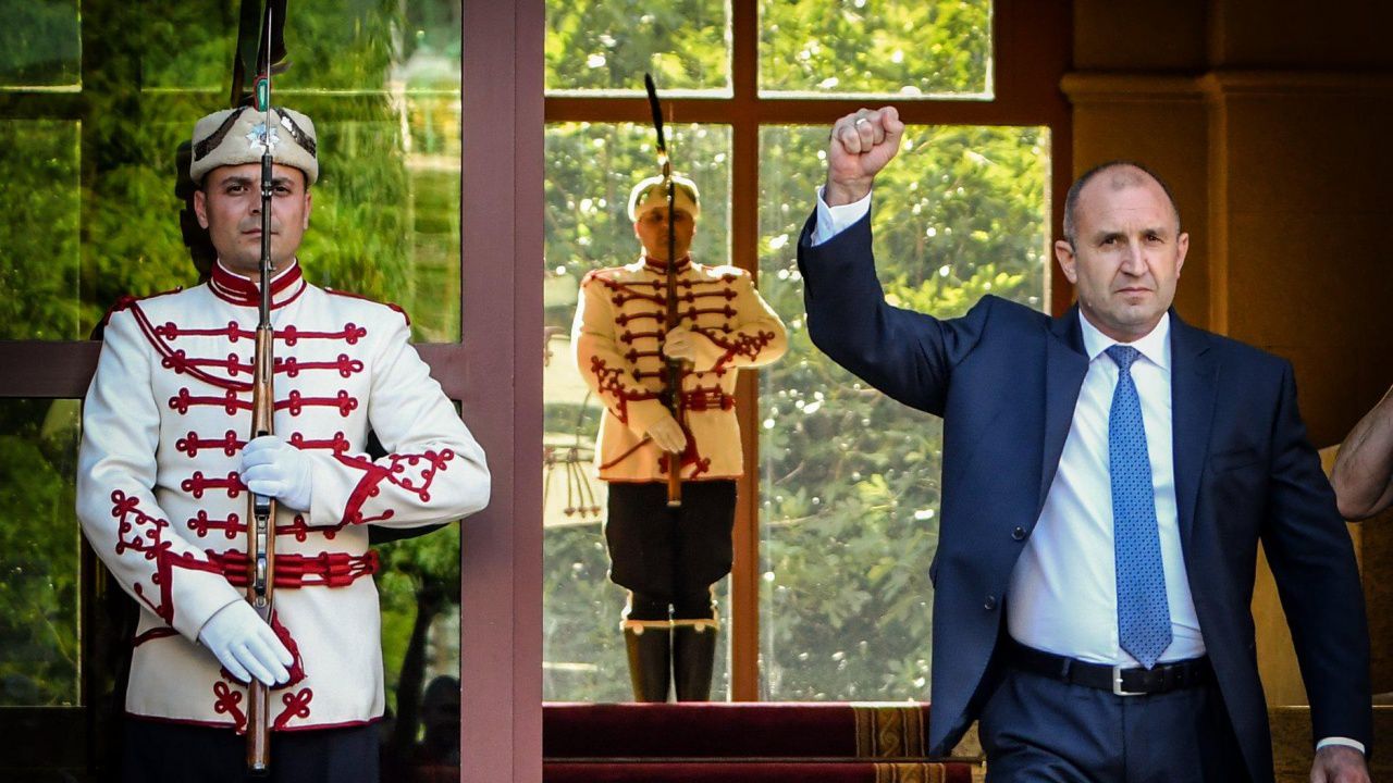 Най-известният в света българин се изправя срещу Радев?
