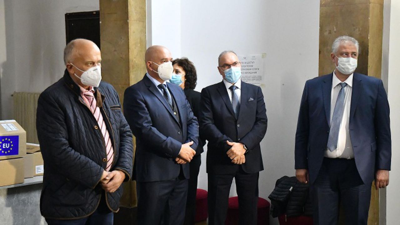 Какво следва след подадената колективна оставка от екипа на Клиниката по трансплантация в Александровска болница?