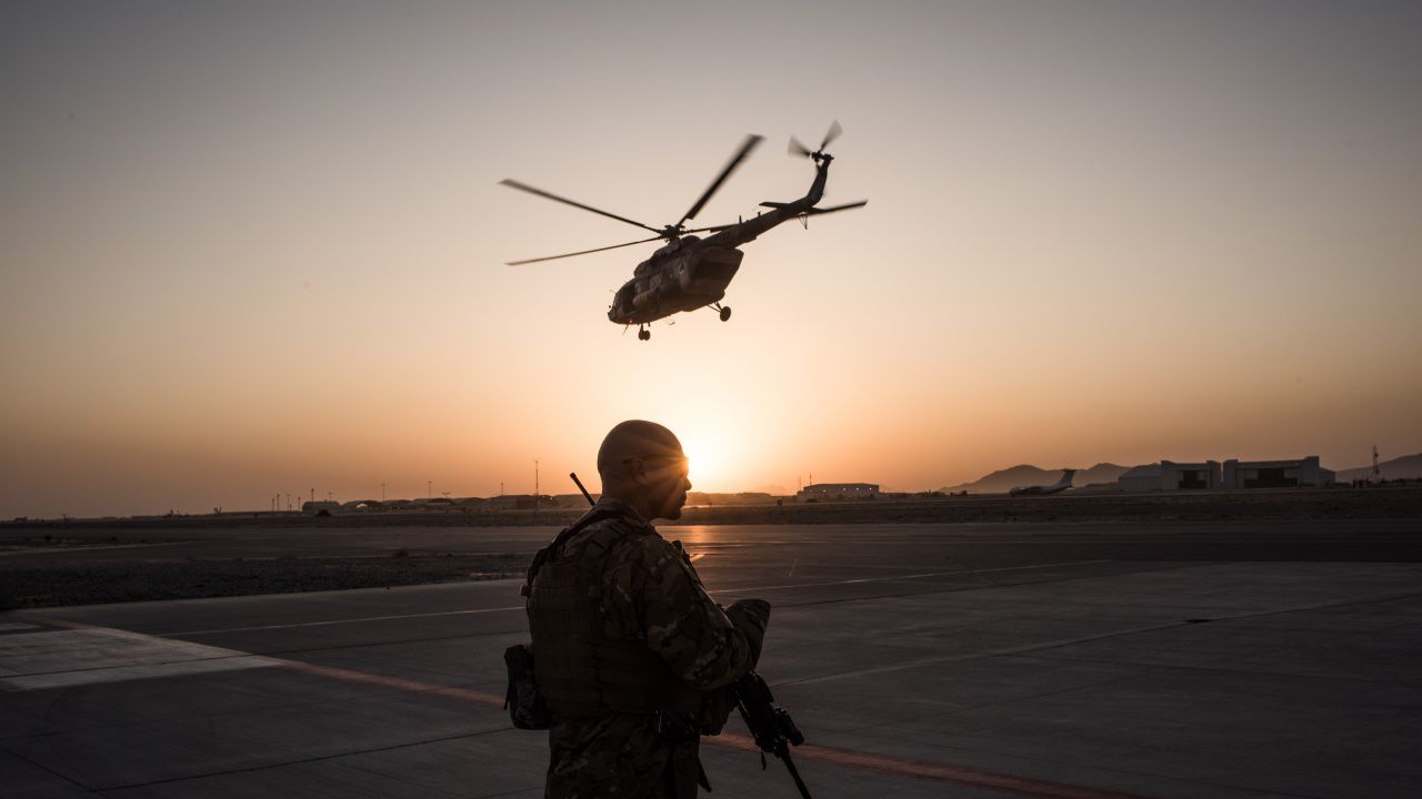 Франция евакуира от Кабул 216 души, включително 184 афганистанци