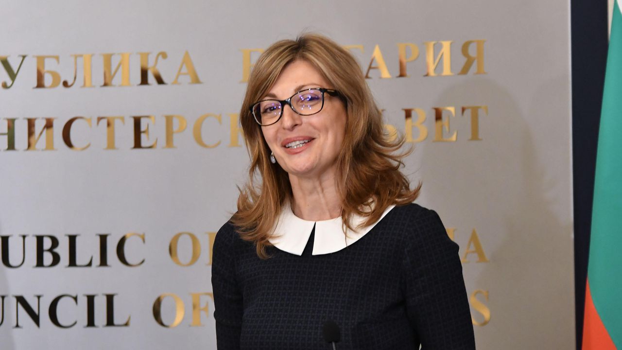 Захариева на среща с външния министър на Албания