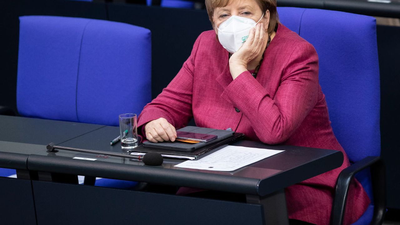 Меркел разкритикува в Бундестага "лъжите и дезинформацията" за пандемията