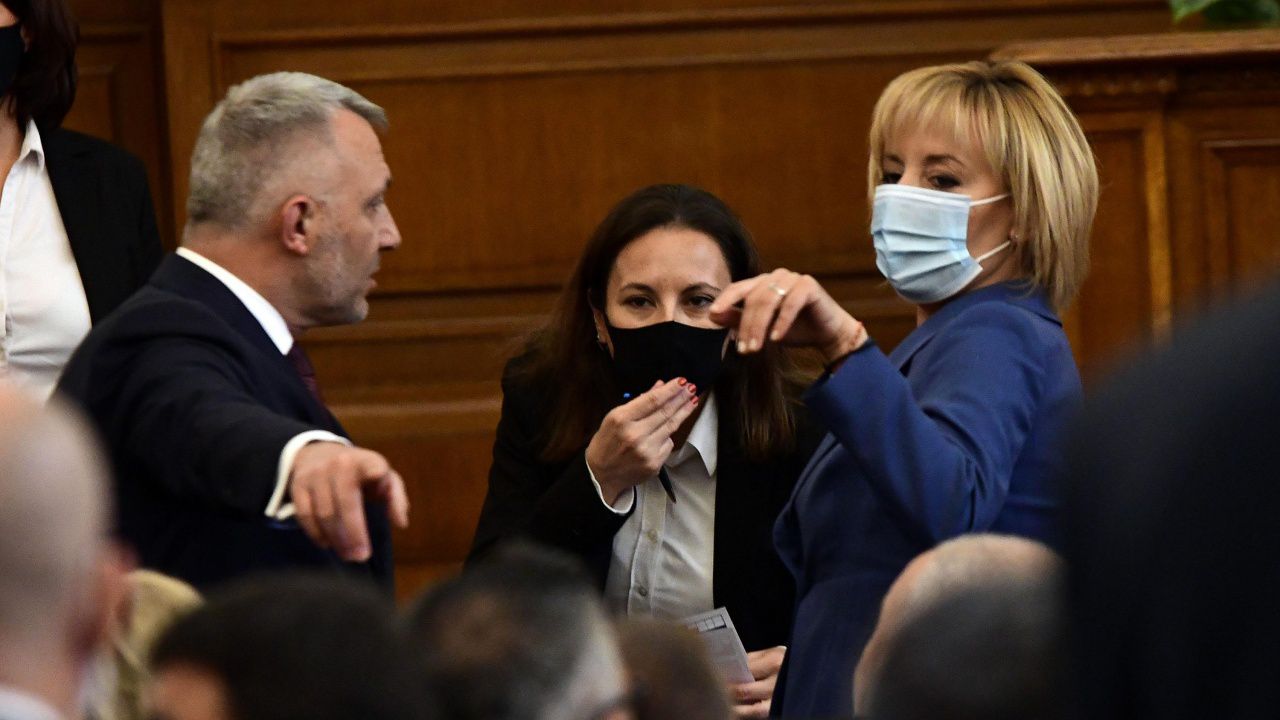 НФСБ скочиха: "Изправи се! Мутри вън!"спасяват спонсорите си от съд