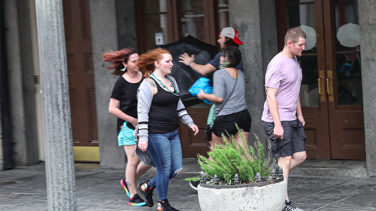 Ураганът Зета отслабна до тропическа буря над Алабама