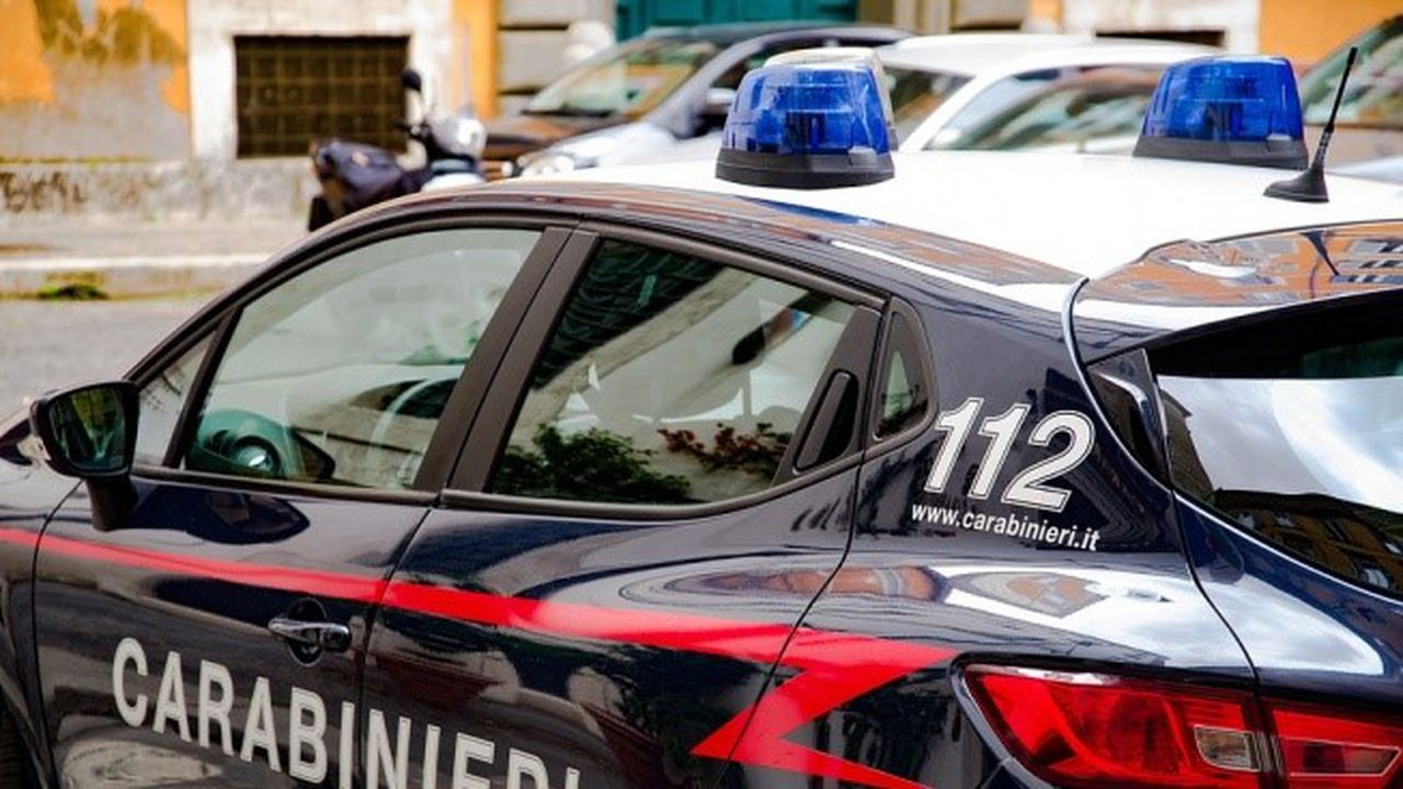 Полицията в Италия конфискува активи за четвърт милион евро от зет на укриващ се мафиотски бос