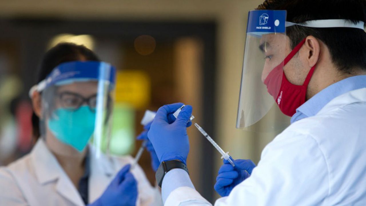 Във Франция засилиха ваксинационната си кампания срещу COVID-19