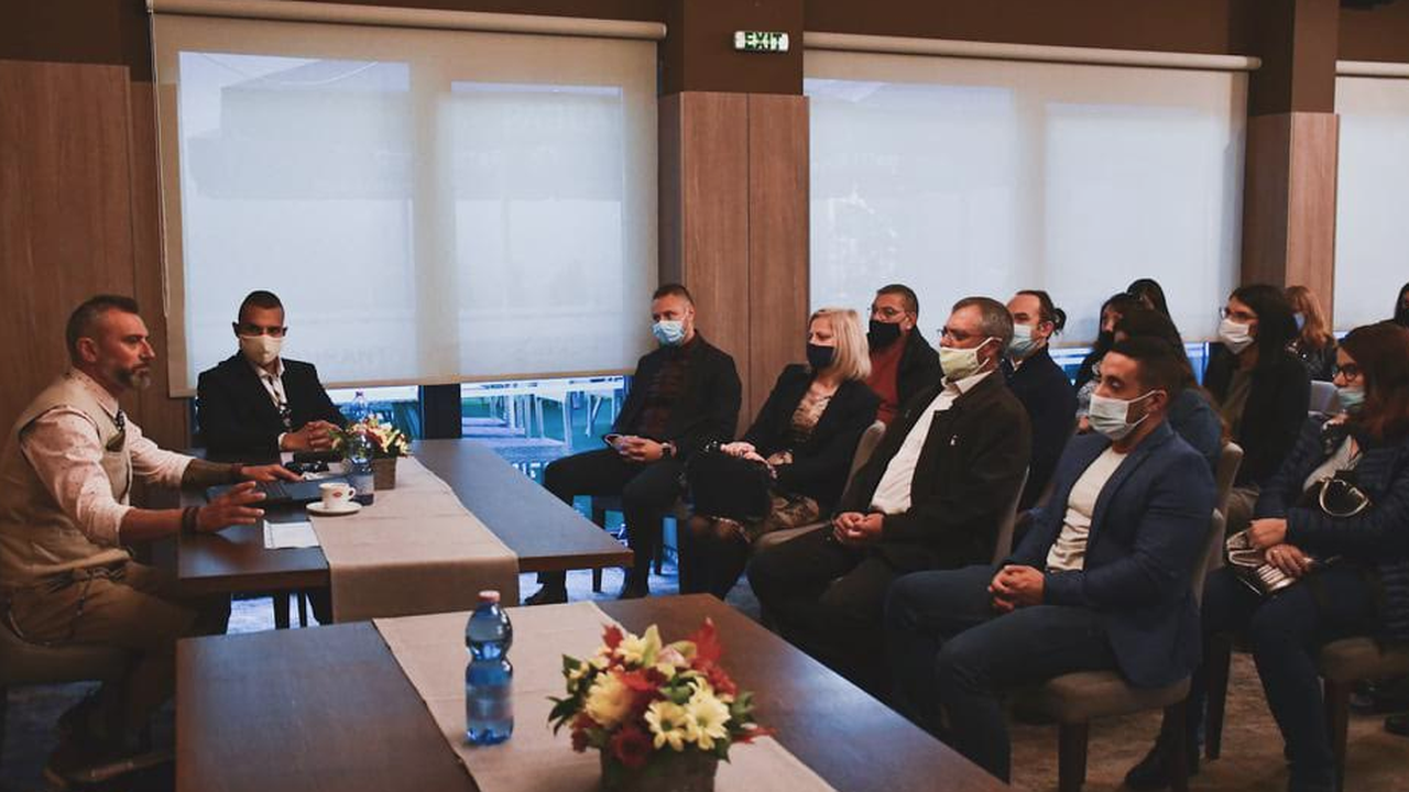 Депутатът от ГЕРБ Калин Вельов се срещна с културни дейци от Враца