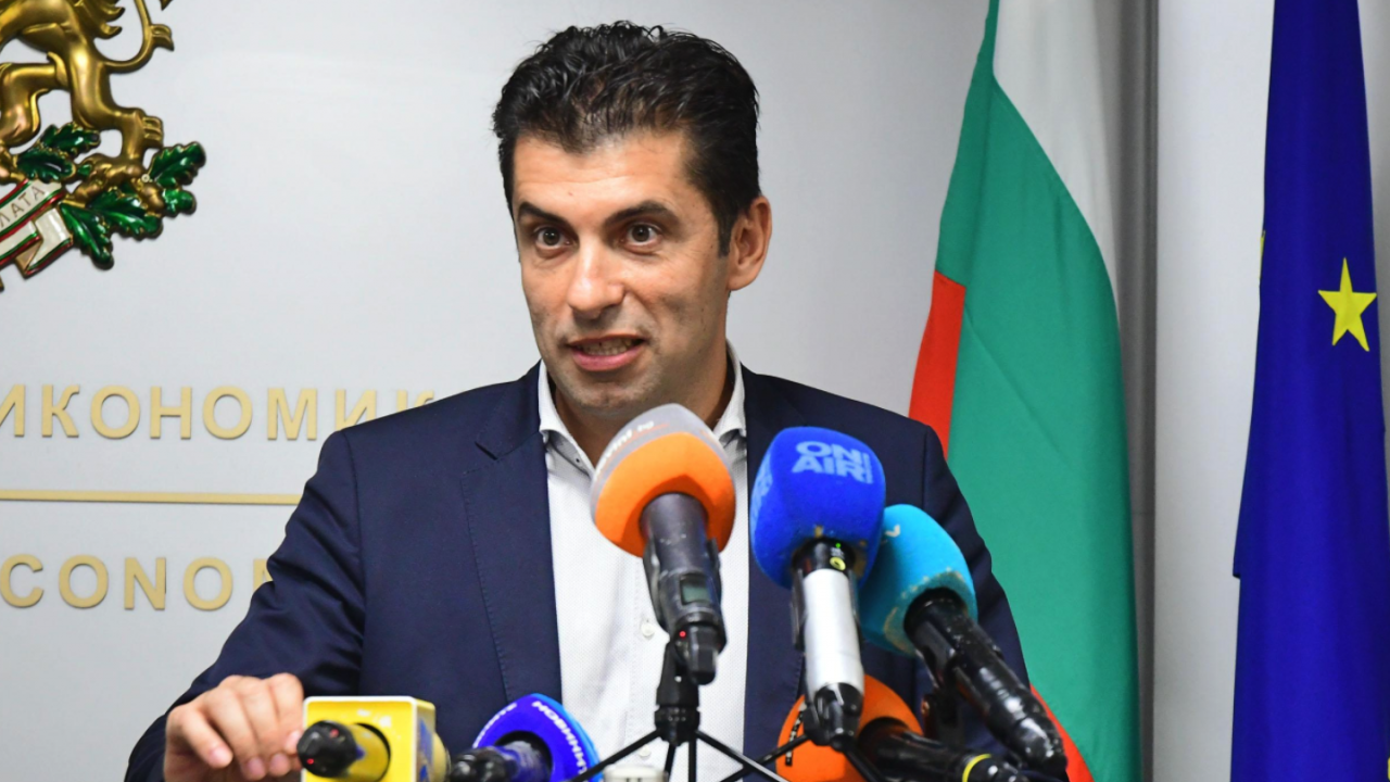Кирил Петков заяви, че е направил всичко необходимо за отказа от канадско гражданство