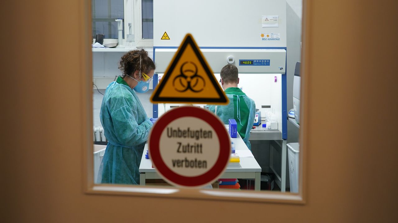 Над 230 000 медици по света са се заразили с COVID-19