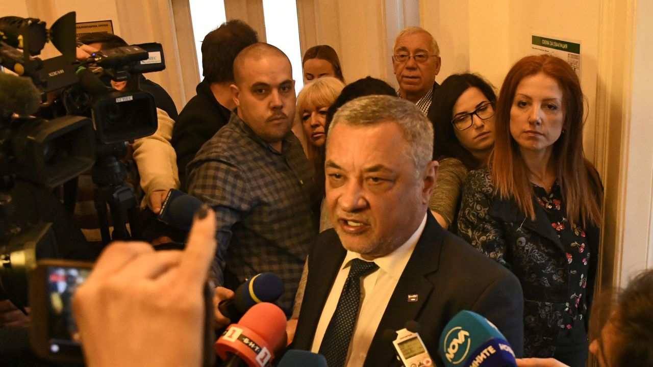 Валери Симеонов отново скочи на БТВ и заяви: Божков се държи като дете, за 18-те обвинения нищо не казва!