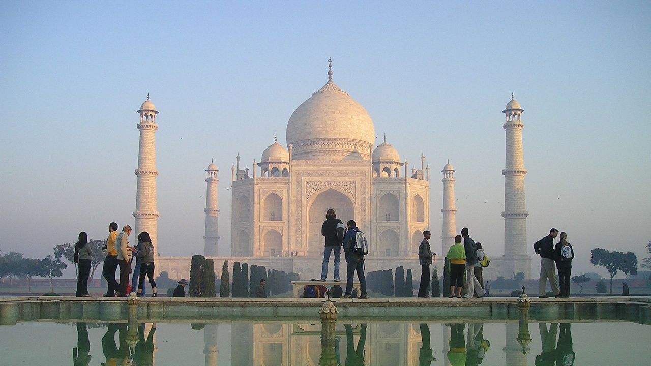 Бомбената тревога в Тадж Махал се оказа фалшива