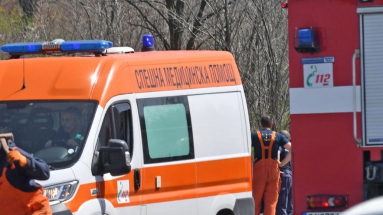 Шофьор без книжка със зверско меле, негов приятел умира в линейка
