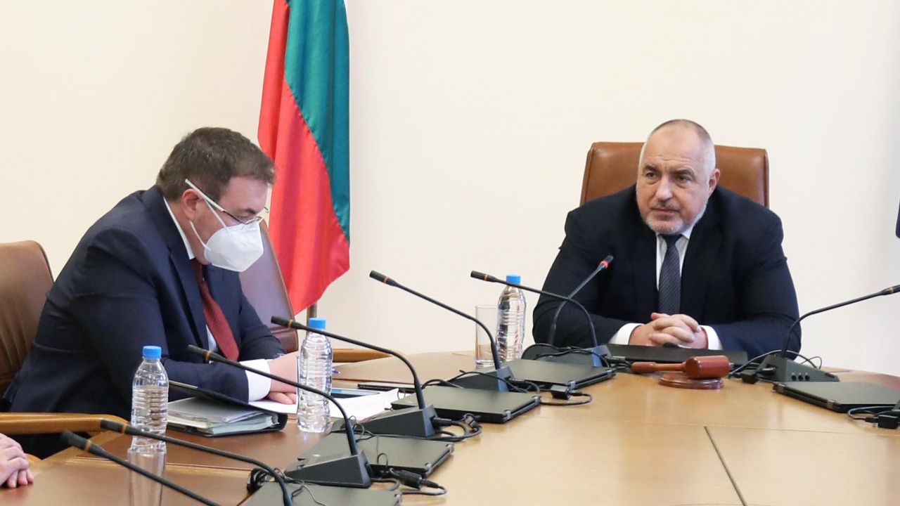 Борисов спря отпуската на проф. Ангелов заради COVID ситуацията. Затягат мерките, ако се наложи