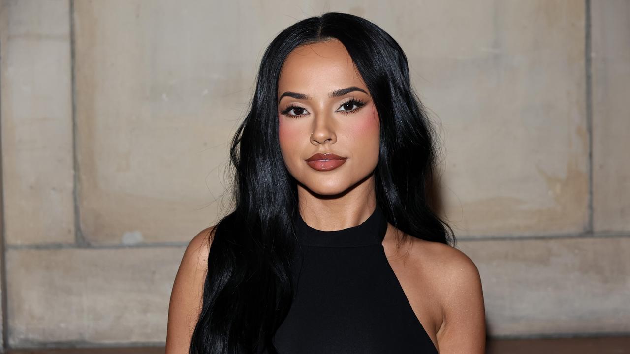 Becky G се появи в смел тоалет на Roberto Cavalli,