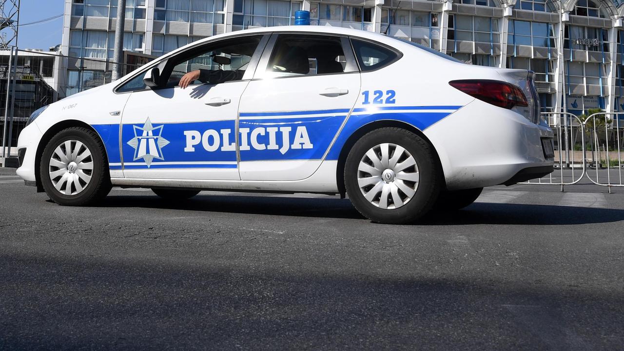 В същата сграда на улица Вук Караджич“ в Подгорица, където