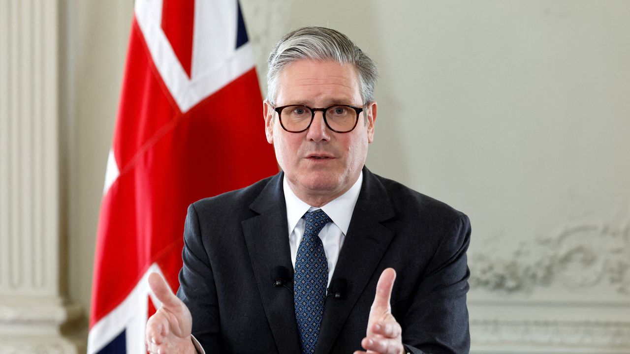 Призоваха Стармър да наложи санкции на Мъск