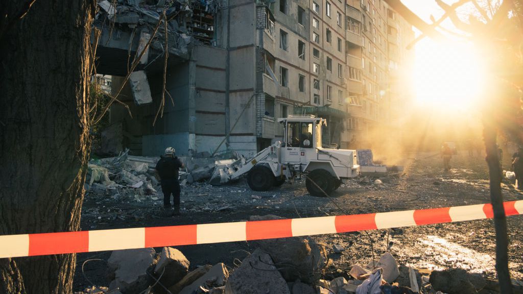 Трима ранени при руска атака срещу град в Централна Украйна