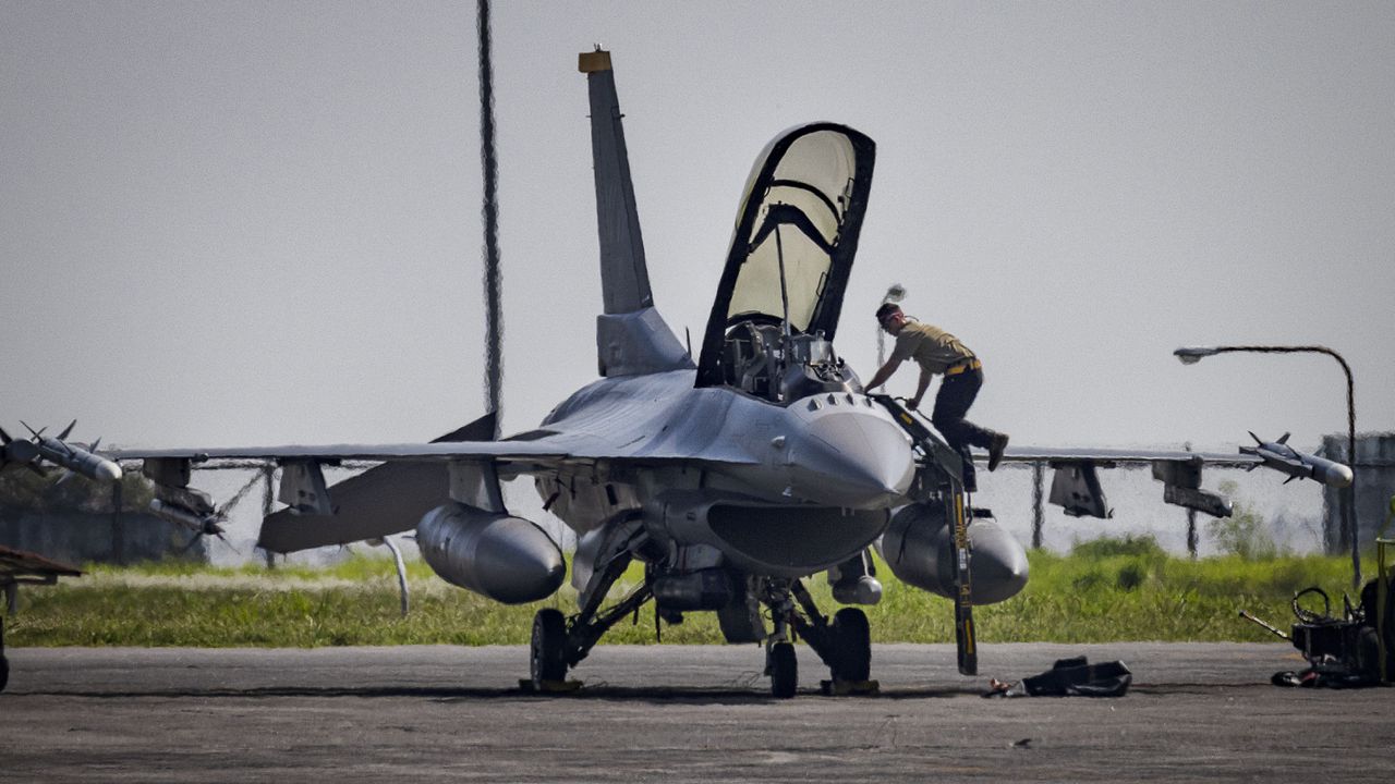 Нидерландия предаде и последните си изтребители F-16 на Украйна