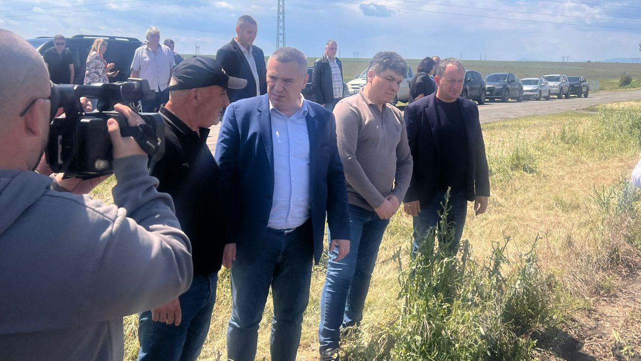 Министърът на земеделието и храните Георги Тахов се срещна със земеделски производители, пострадали от градушка