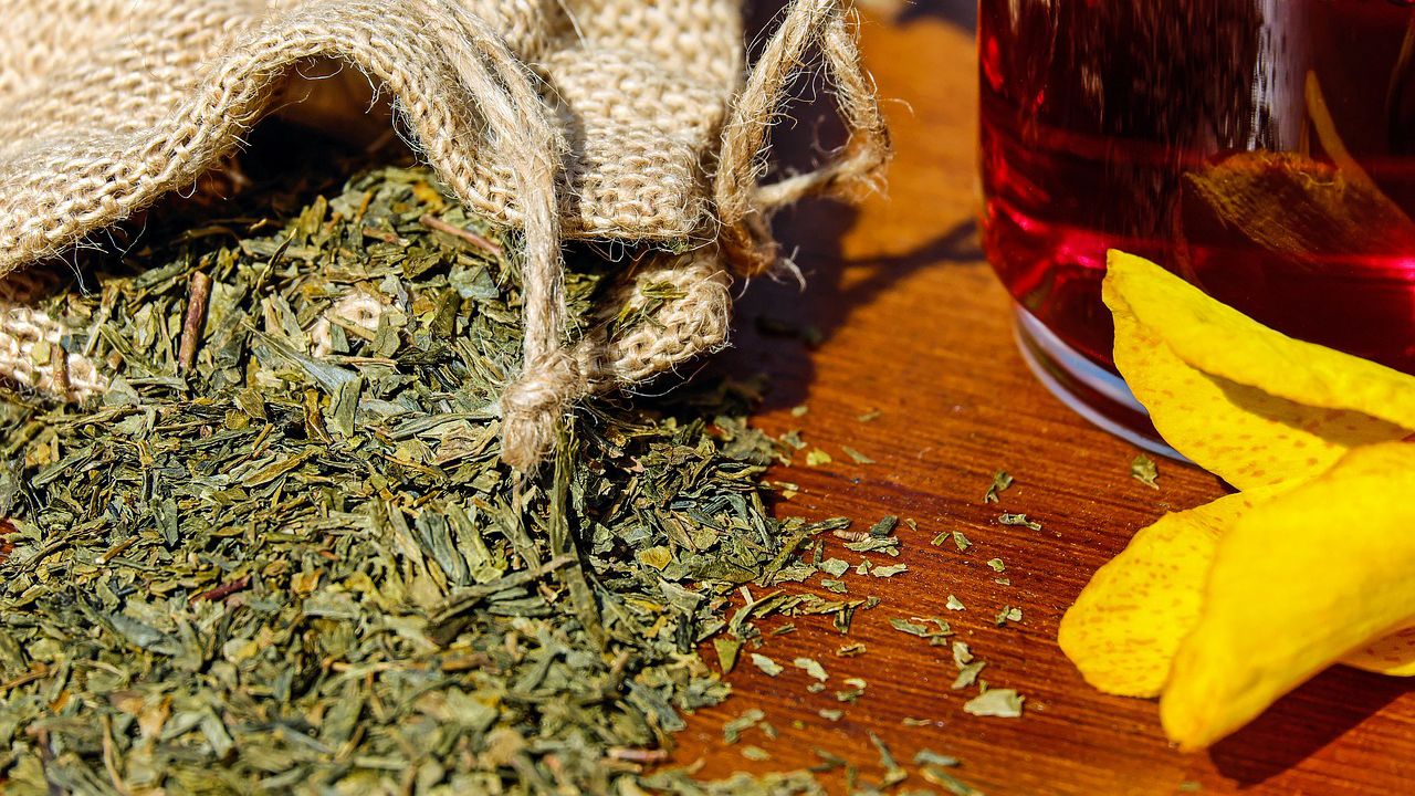 Липсата на работна ръка и ниската изкупна цена на лечебни