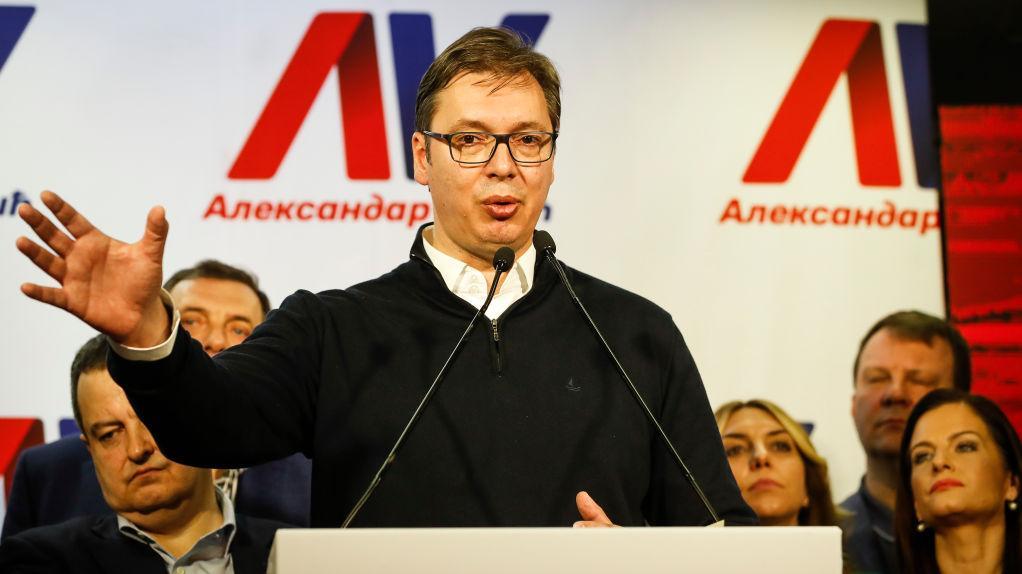 Митингът на управляващата в Сърбия Сръбска прогресивна партия (СПП) събра