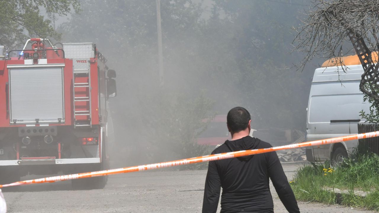 Горски пожар пламна в опасна близост до най-големия столичен квартал