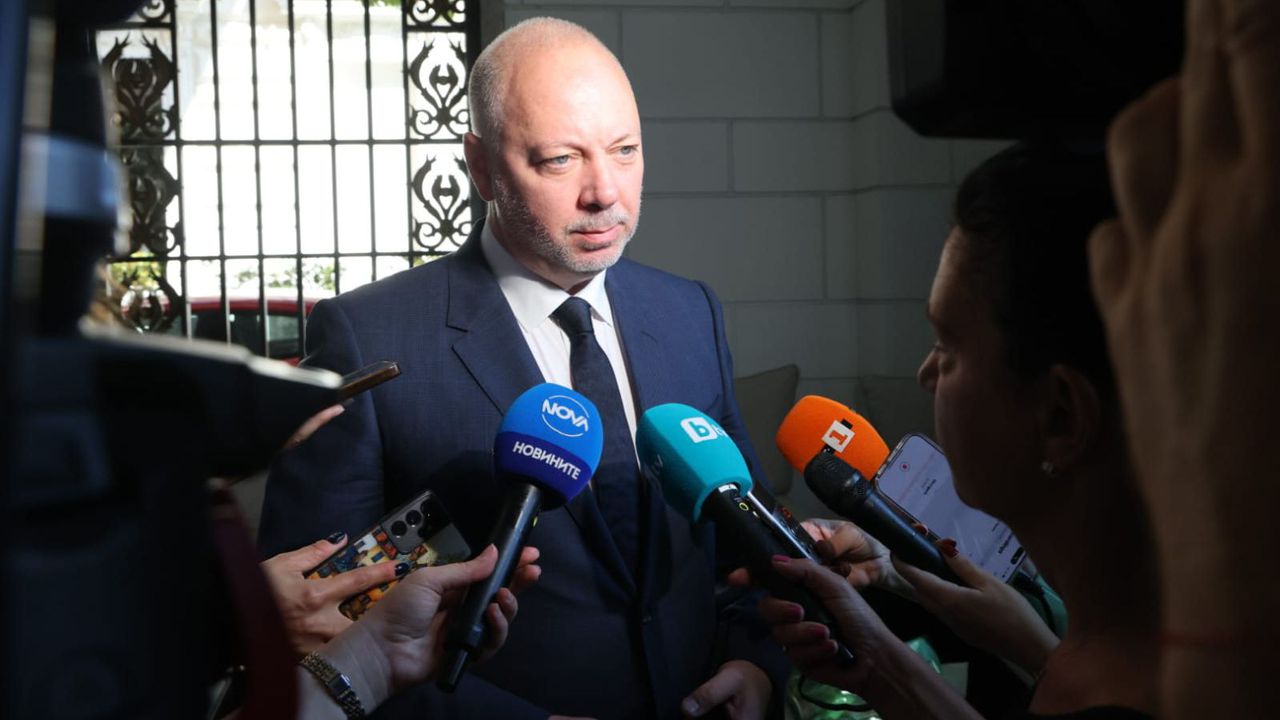 Желязков: В атаките срещу приемането на еврото имаме данни за руско участие
