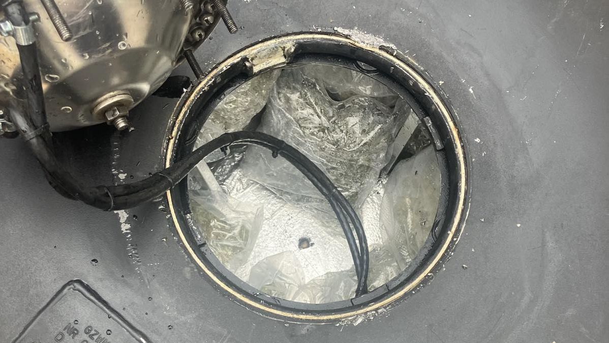 Близо 6 кг. марихуана, укрити в газова бутилка на лек