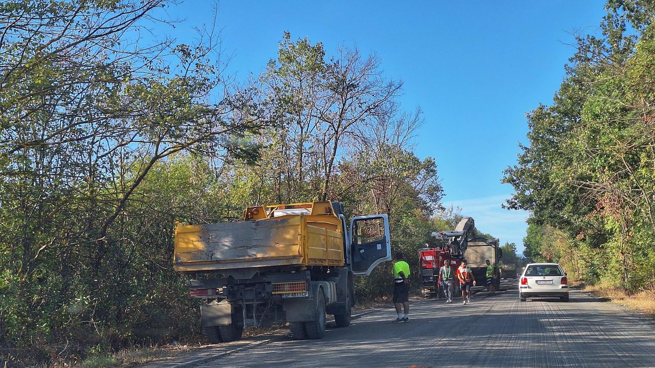 Участък от пътя Луковит – жп гара Карлуково ще бъде