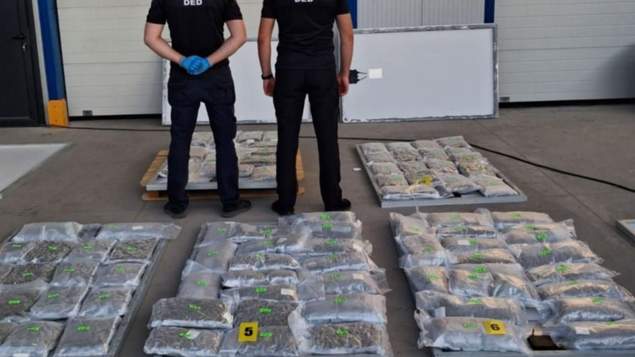 Митническите служители от отдел Борба с наркотрафика“ към ТД Митница