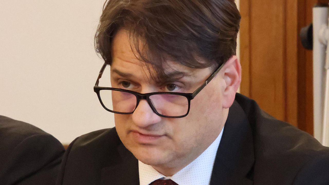 Възраждане поиска оставката на Мариан Бачев