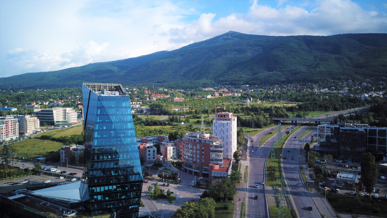 По думите му тези, които печелят у нас, са фирмите