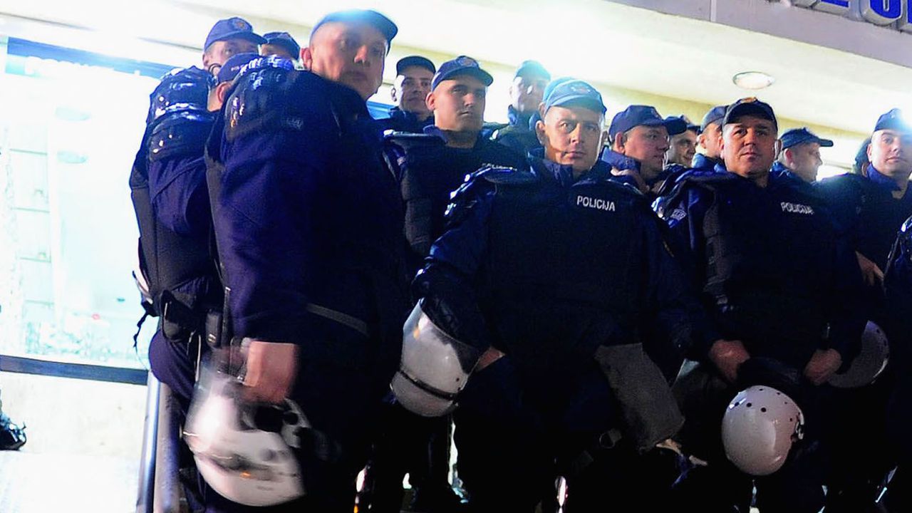 Полицията в Подгорица разследва и кой е подпалил автомобил на