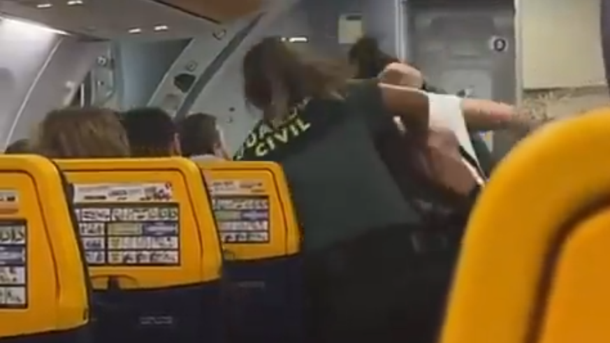 Инцидентът е станал в понеделник в самолет, който е трябвало