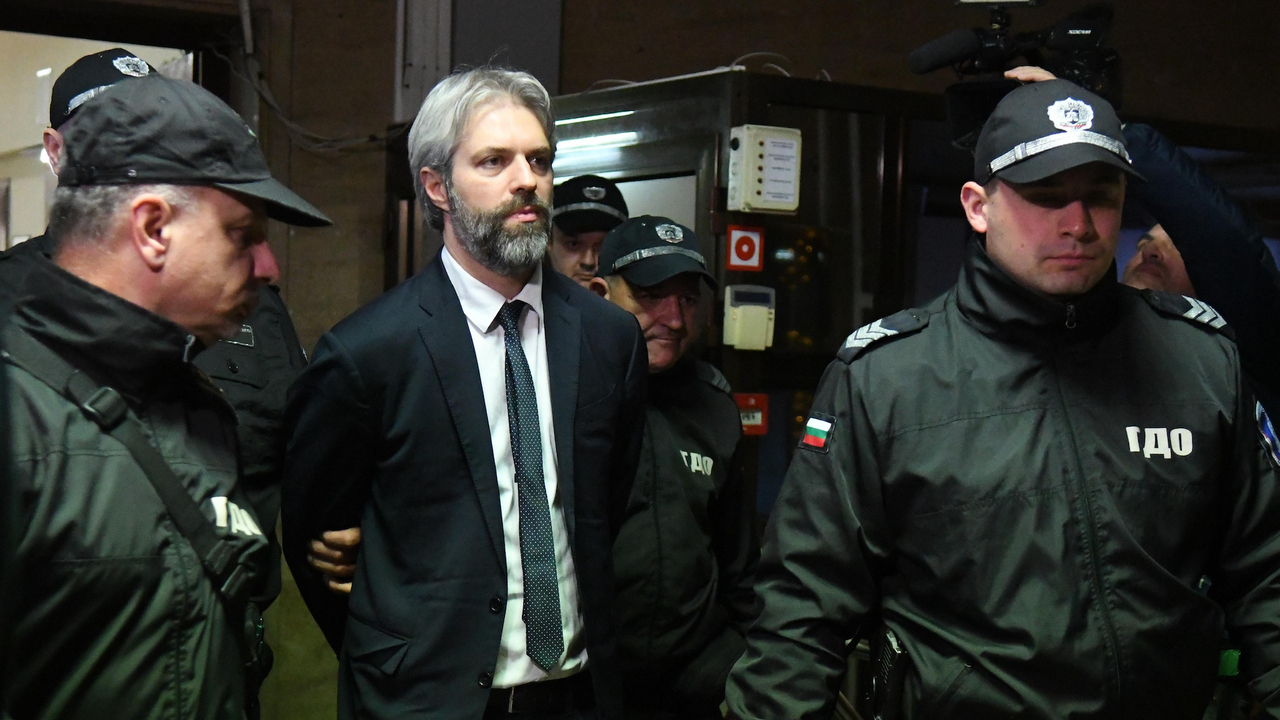 Но не и преди да внесе респектиращата гаранция от 200,000