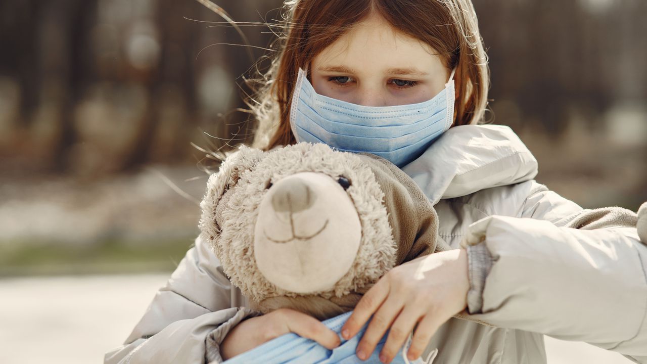 Грипна епидемия от днес в област Пловдив. Учениците минават на