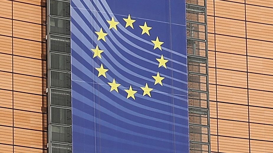 Според становището на Европейската комисия приетите закони са в противоречие