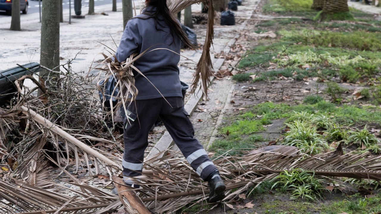 Шофьор загина по време на силна буря в Португалия, след