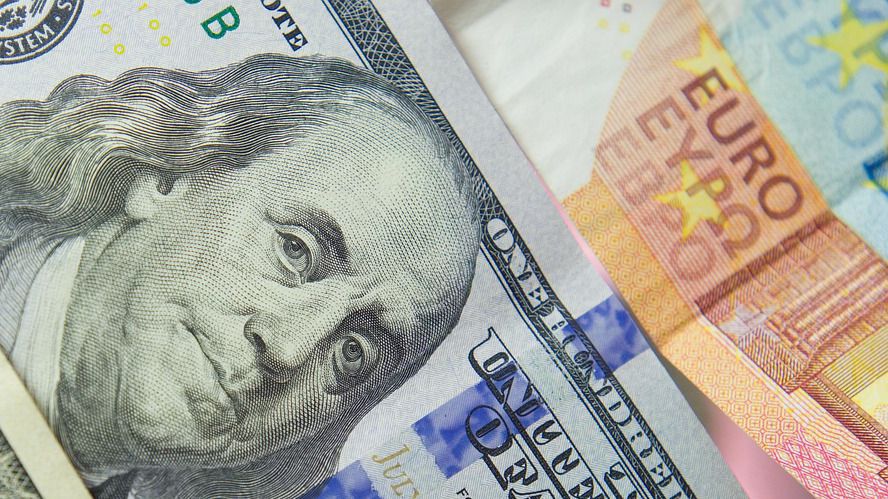 Еврото поскъпна с 1,4% до 1,2049 долара за едно евро,