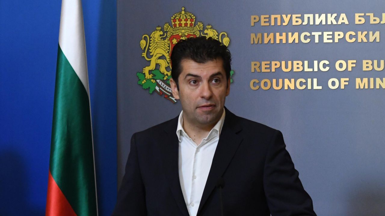 Кирил Петков пред "Таймс": Мога да се боря с корупцията, но не и с руската намеса